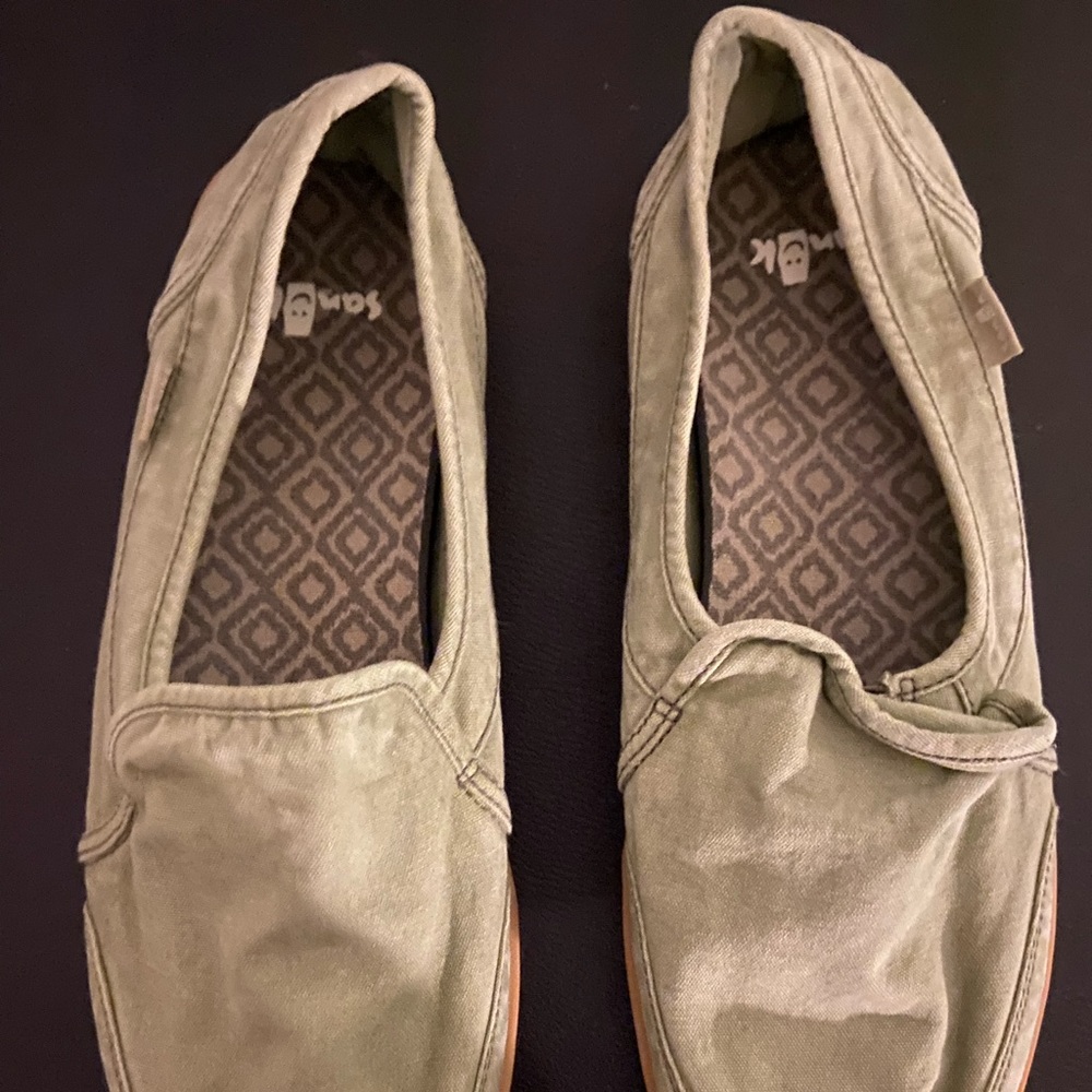 Sanuks worn once